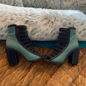 Sixty seven Size 7.5 6” inch heels. The bands are stretchy across top of foot